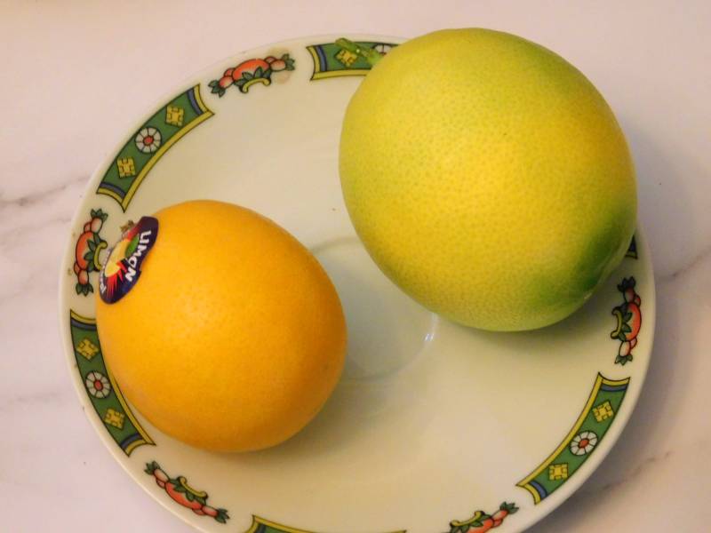 Солнечные плода лимона Мейера
