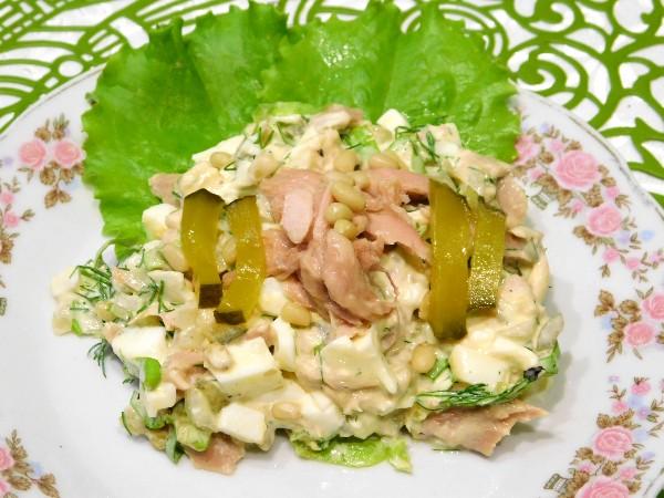 Салат с тунцом и яйцом